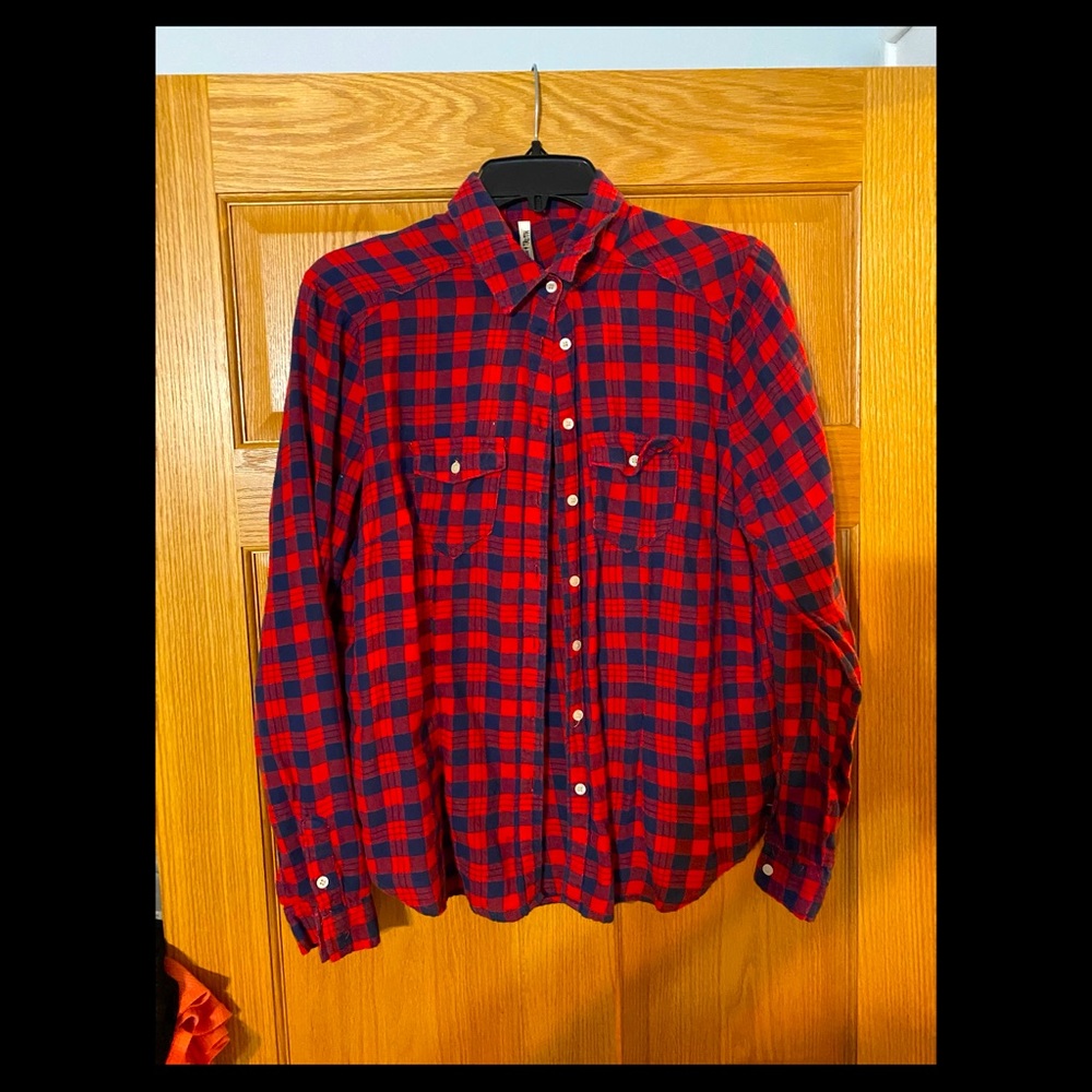 Form fitting flannel top